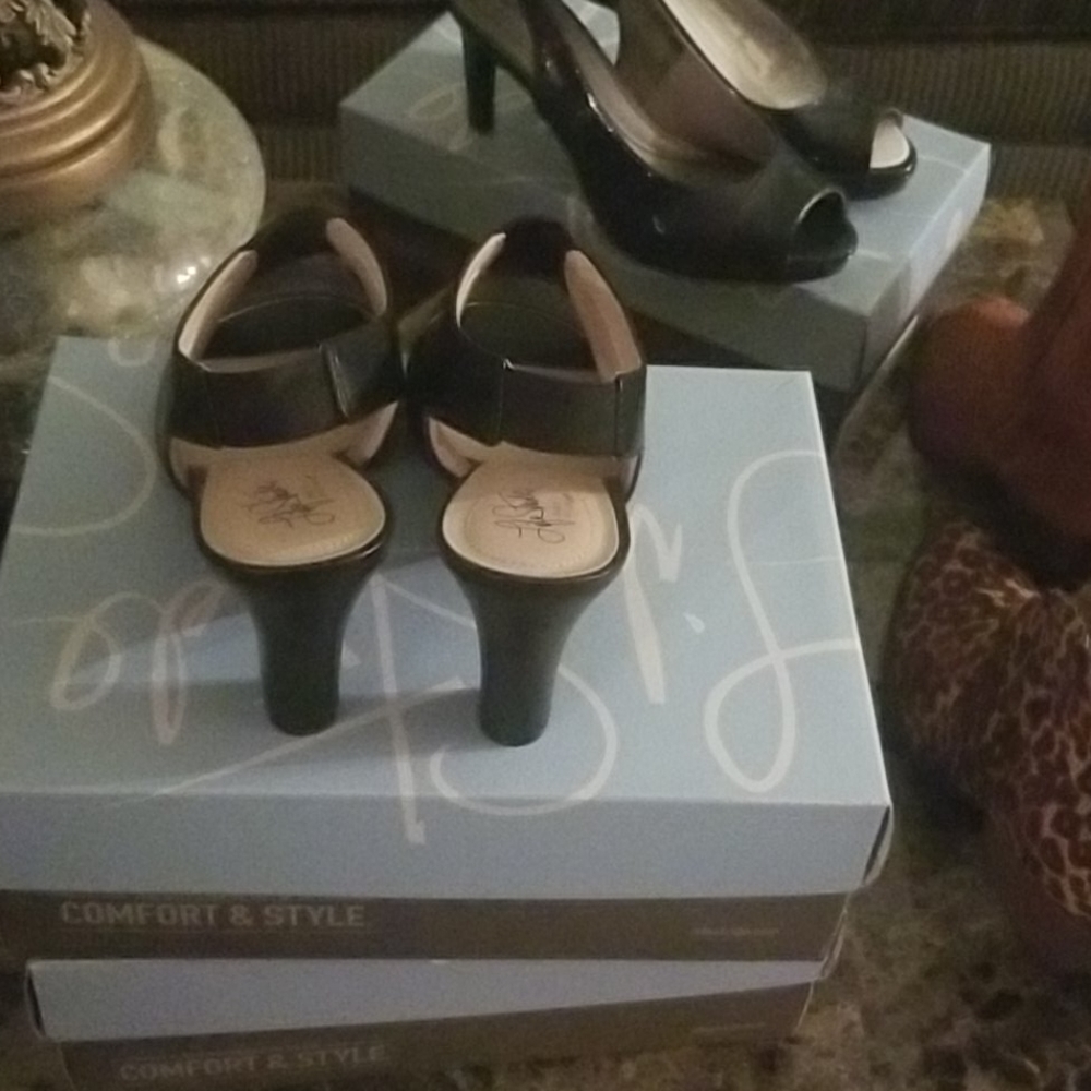 Shoes - Picture 3 of 3
